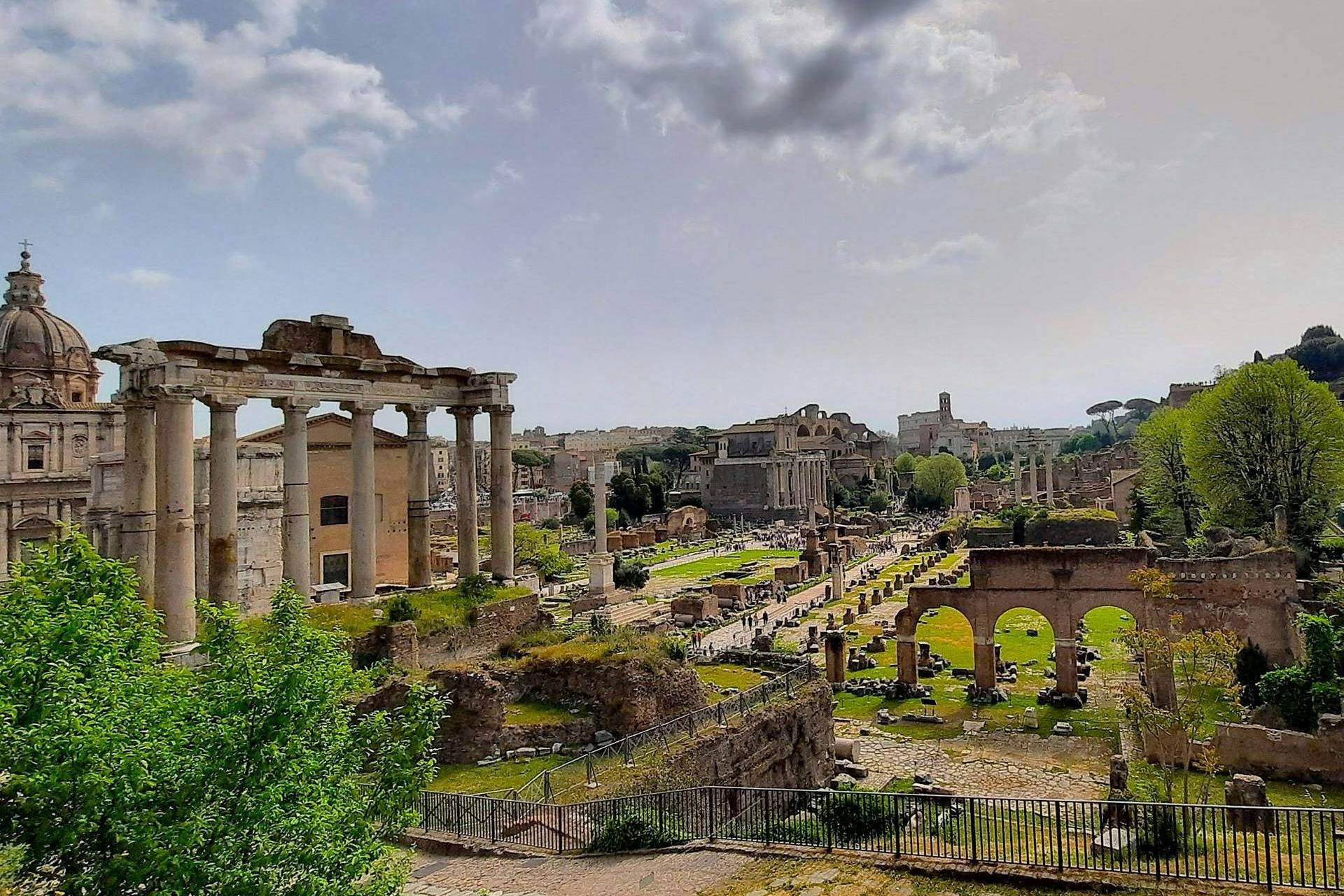 Colosseo e Foro Romano: Tour per piccoli gruppi + prelievo dall'hotel — 4