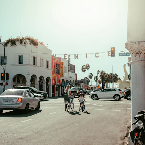 Hollywood, Beverly Hills & Celebrity Homes: Open Air Bus Tour from Santa Monica