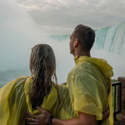 Niagara Falls (CA): Guided Bus Tour + Boat Cruise + Maple & Chocolate Tastings 2