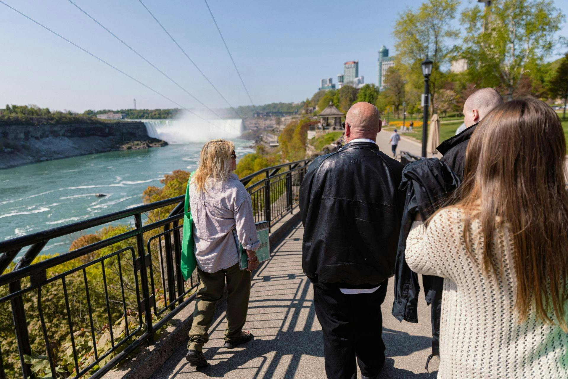 Cascate del Niagara (CA): Viaggio dietro le cascate + tour guidato + tour in barca con fuochi d'artificio — 7