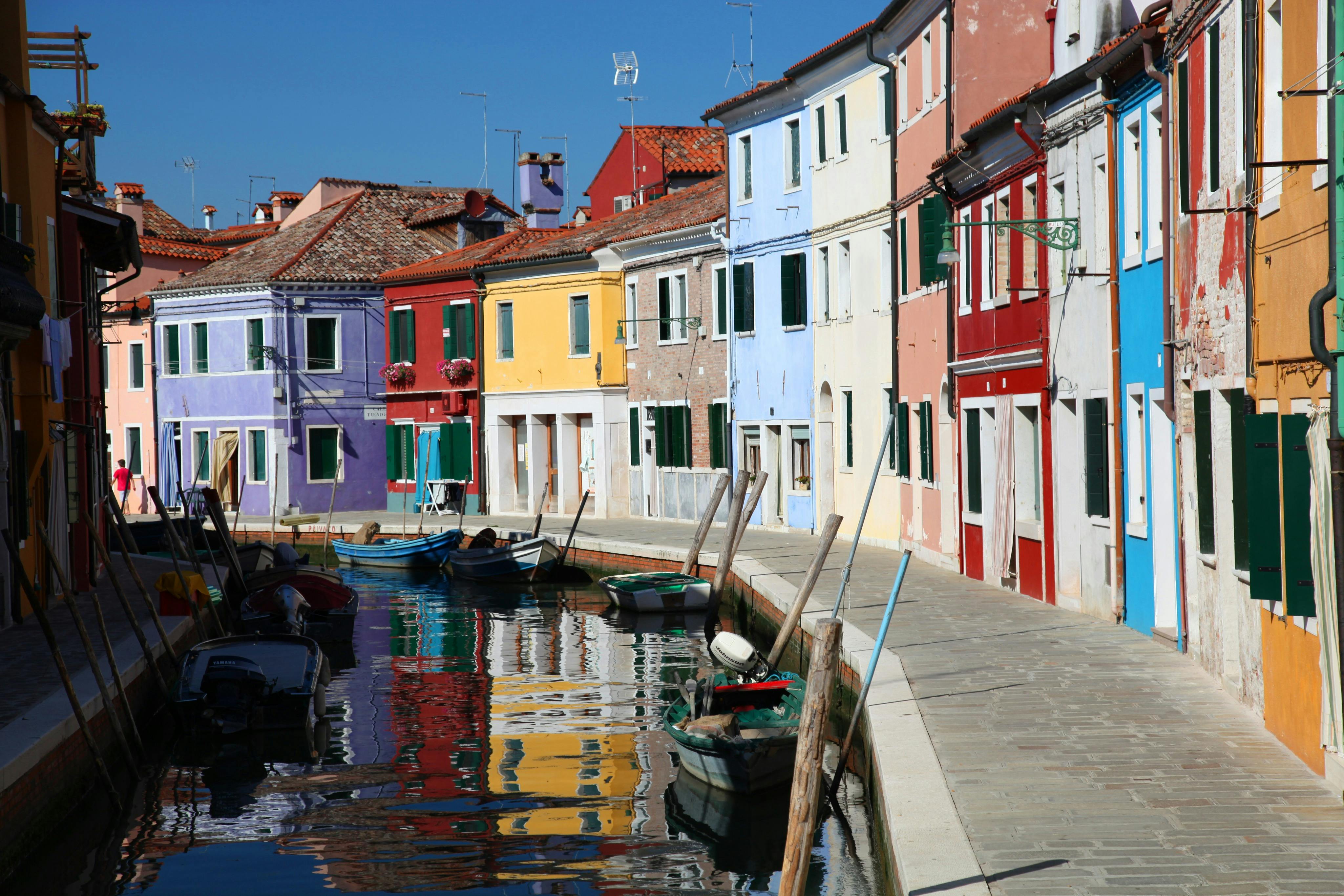 Murano & Burano: Private Boat Tour + Glass-Blowing & Lace-Making Demo