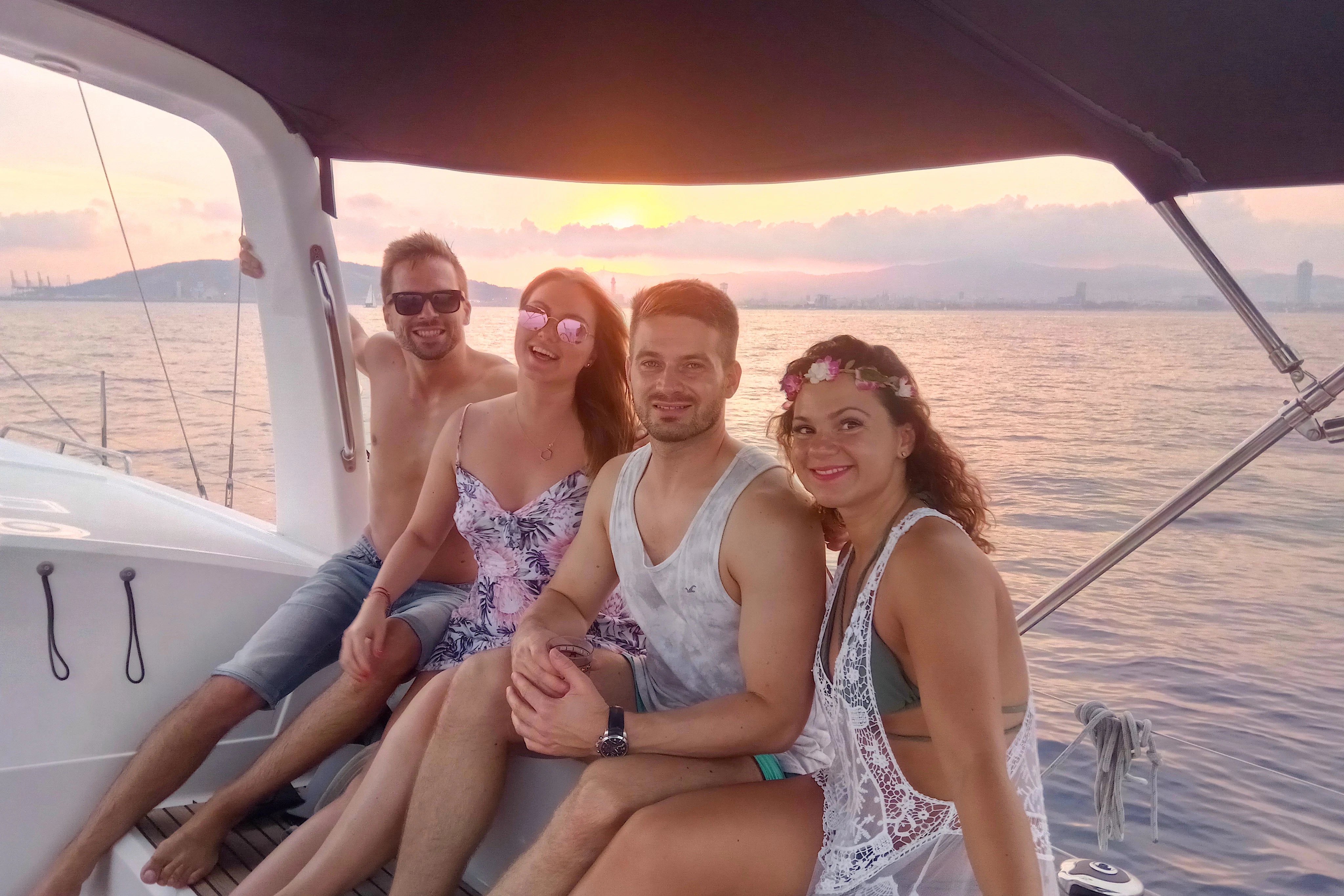 Barcelona: Sunset Sailing Tour + Drinks