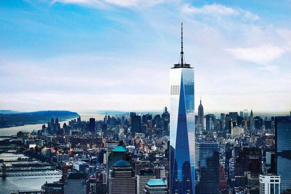 New York: Manhattan Guided Walking Tour + One World Observatory Ticket