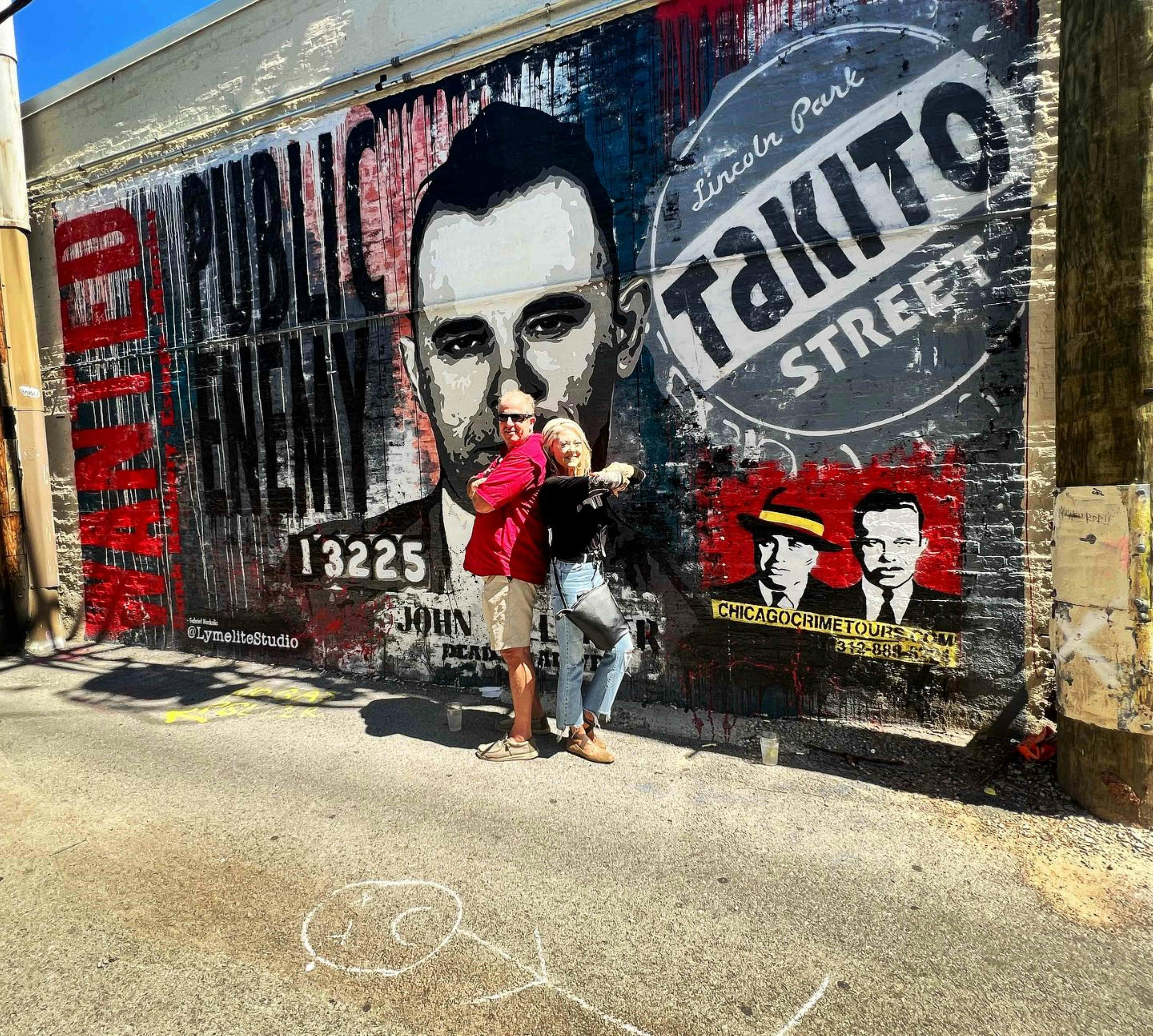 Chicago Crime Tour Guests Posing with Chicago's Most Infamous Gangsters