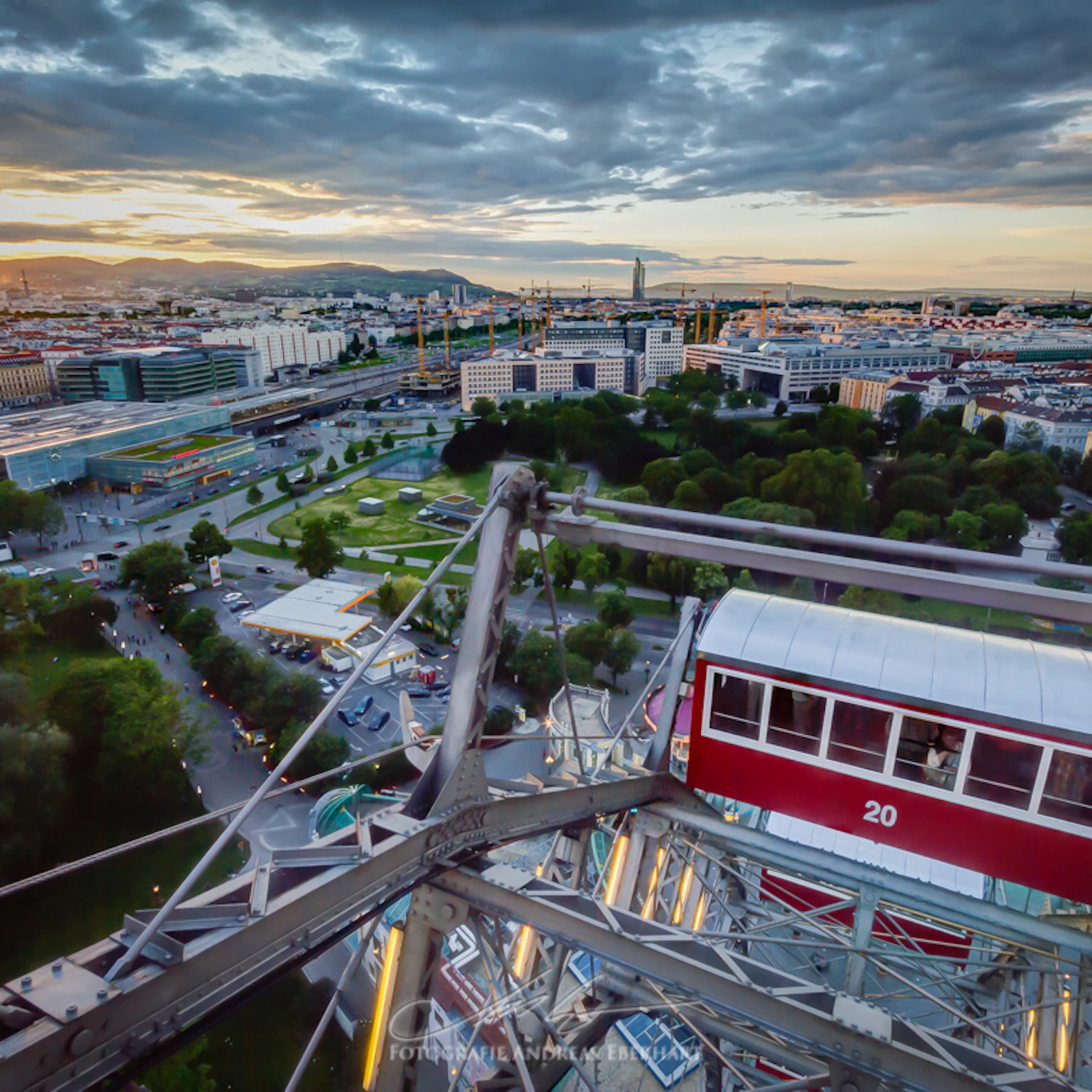 Vienna's Giant Ferris Wheel: Skip The Line in Vienna β Tiqets