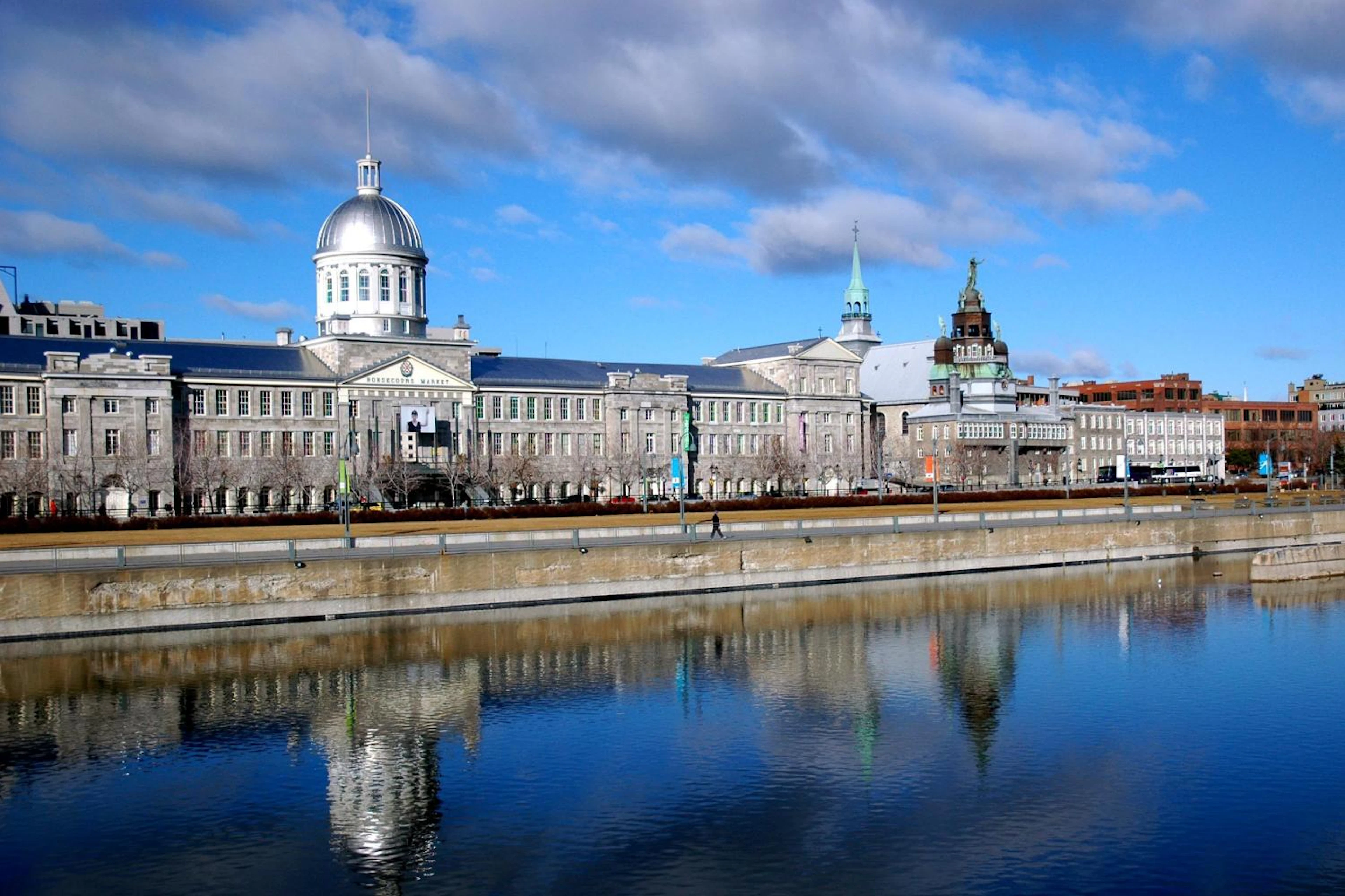 Montreal Guided Bus Tour