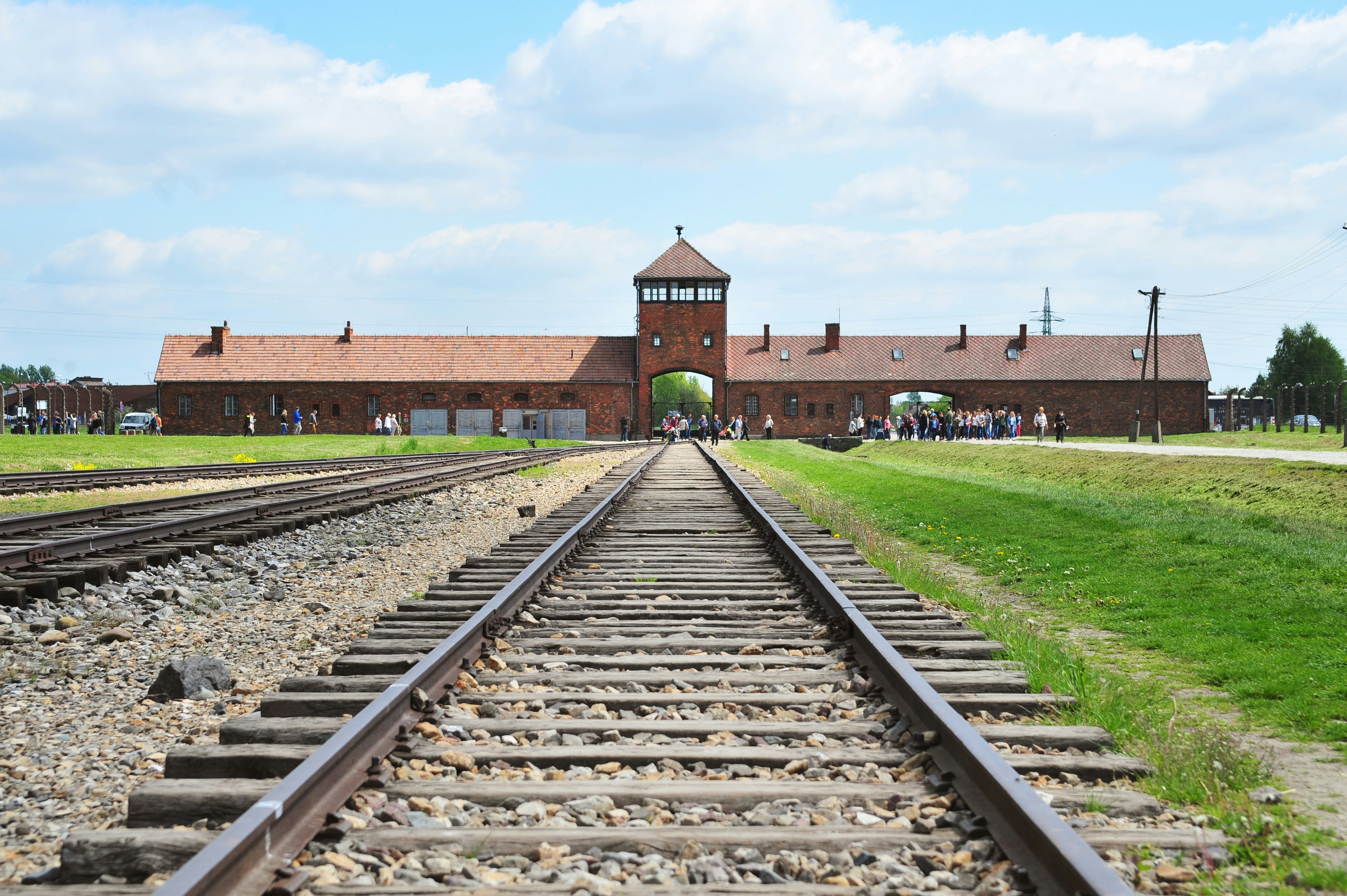 Auschwitz-Birkenau: Visita auto-guiada + transporte