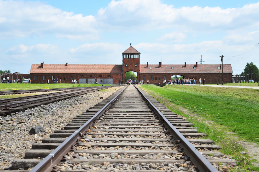 Billets pour Auschwitz-Birkenau avec guide papier et transfert depuis Cracovie