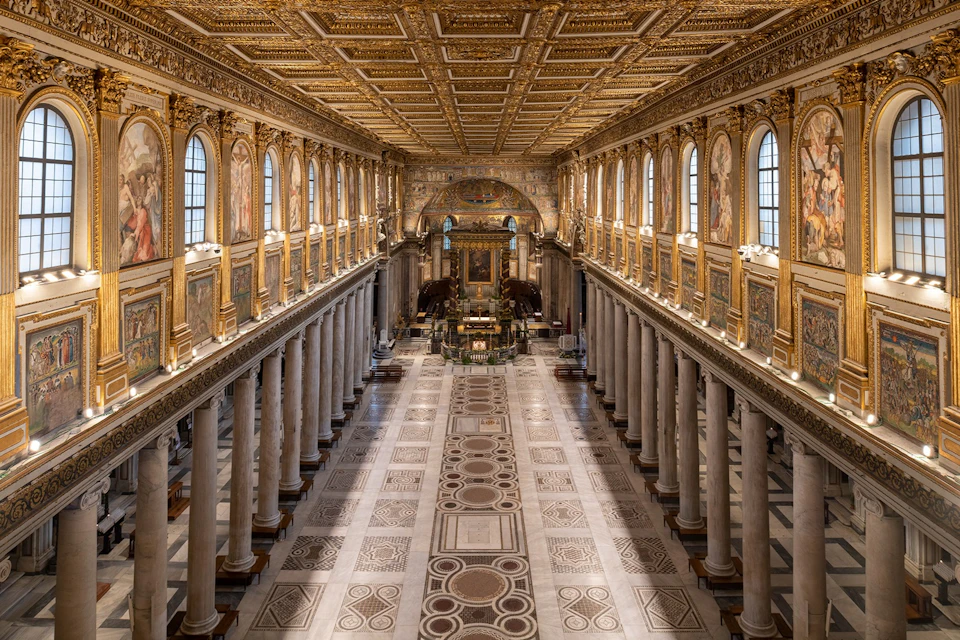 Central aisle