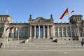 De ingang van de Reichstag.