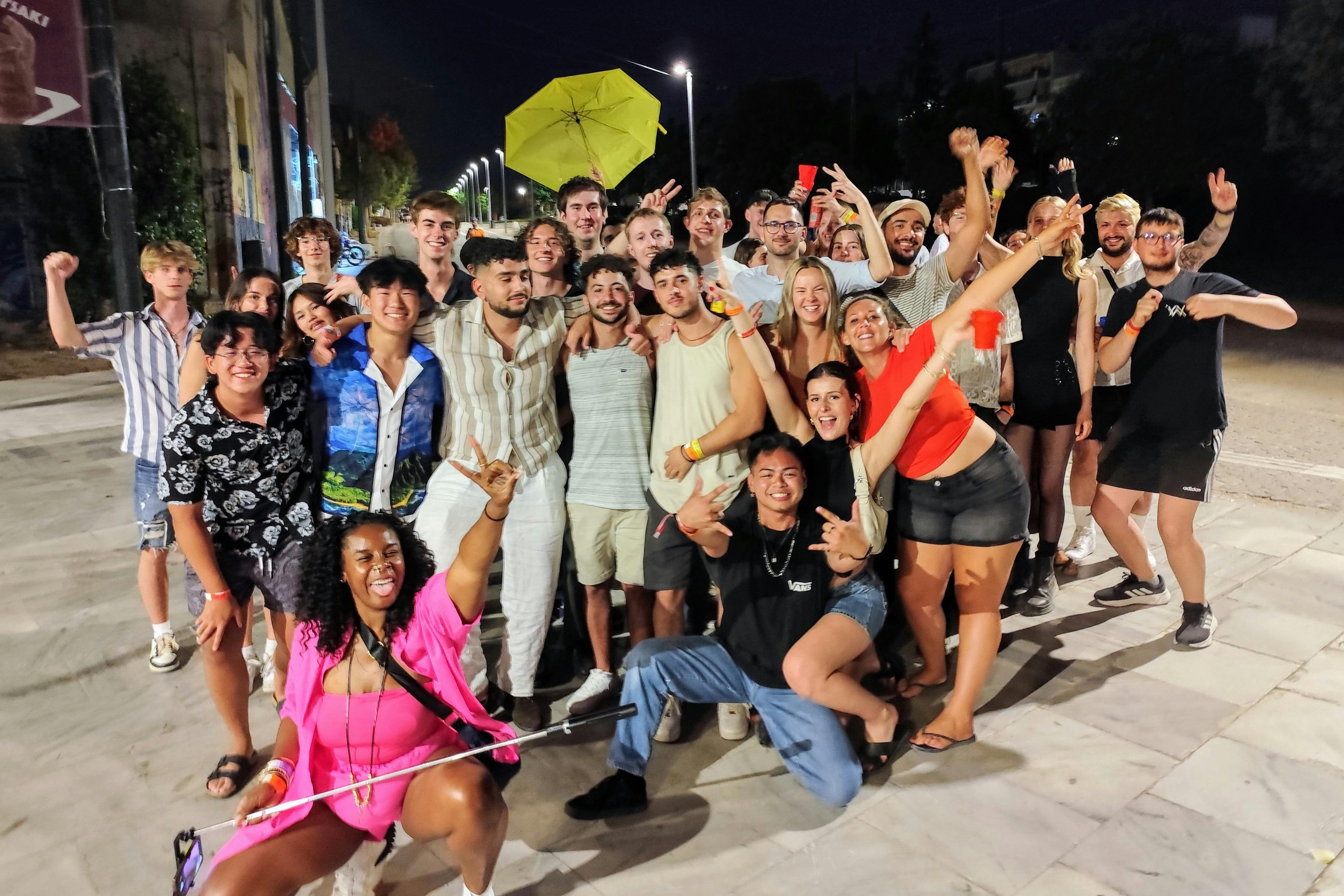 Skupinová fotka Athens Party Pub Crawl