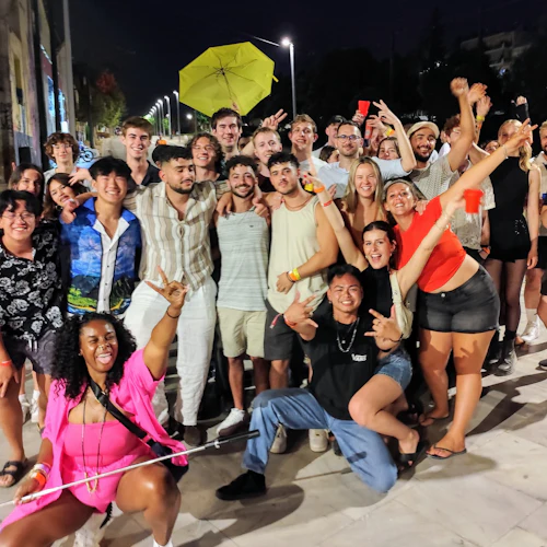 Atenas: Pub Crawl + Bebidas Ilimitadas + Entrada em Boate - Photo 3