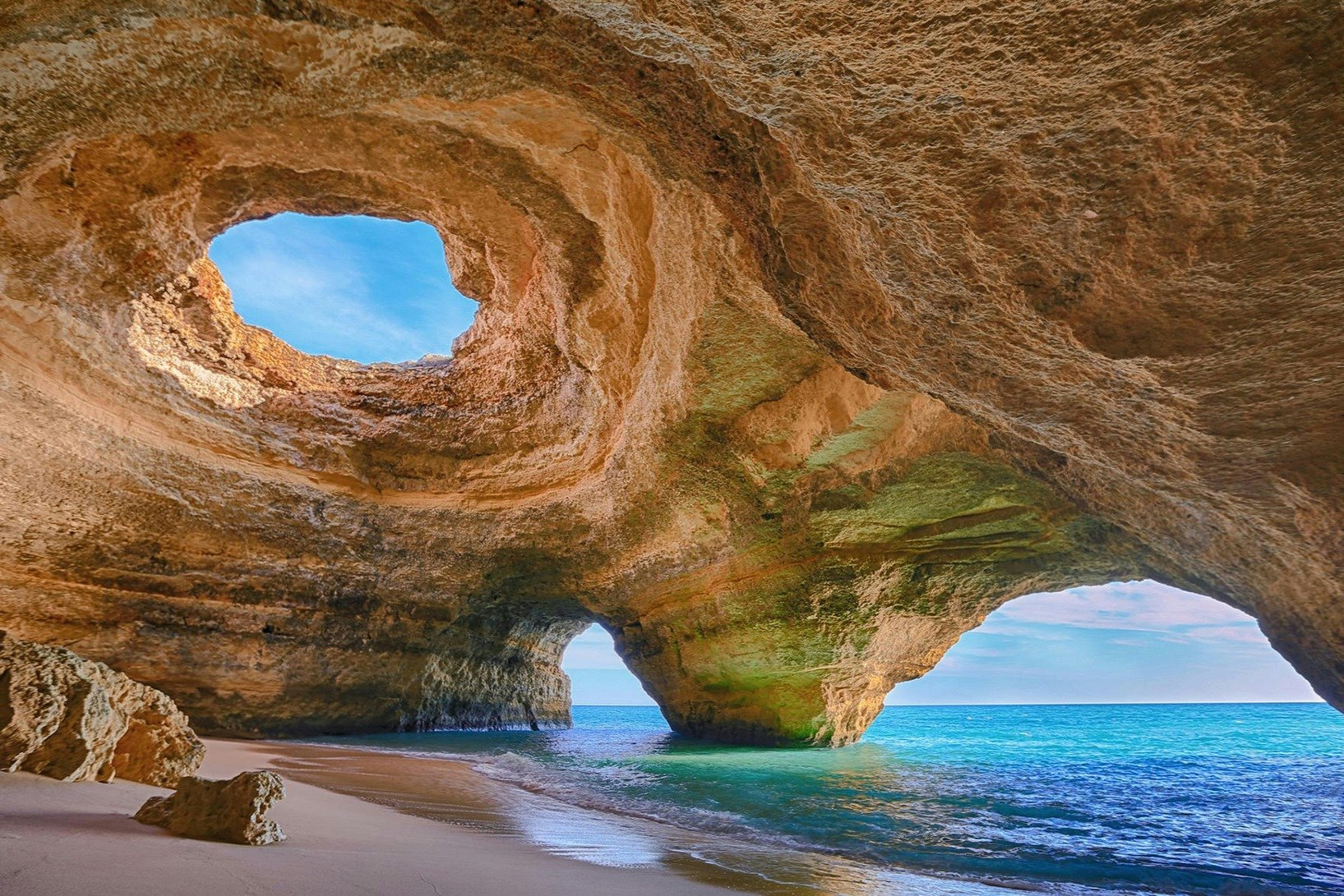 Gruta de Benagil, praia da Marinha e observação de golfinhos: Visita guiada a partir de Vilamoura