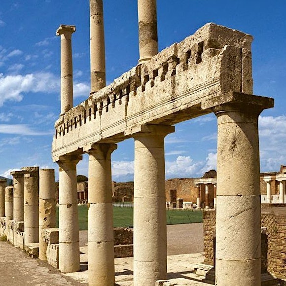 Pompeii & Mount Vesuvius: Guided Tour + Roundtrip from Naples + Lunch