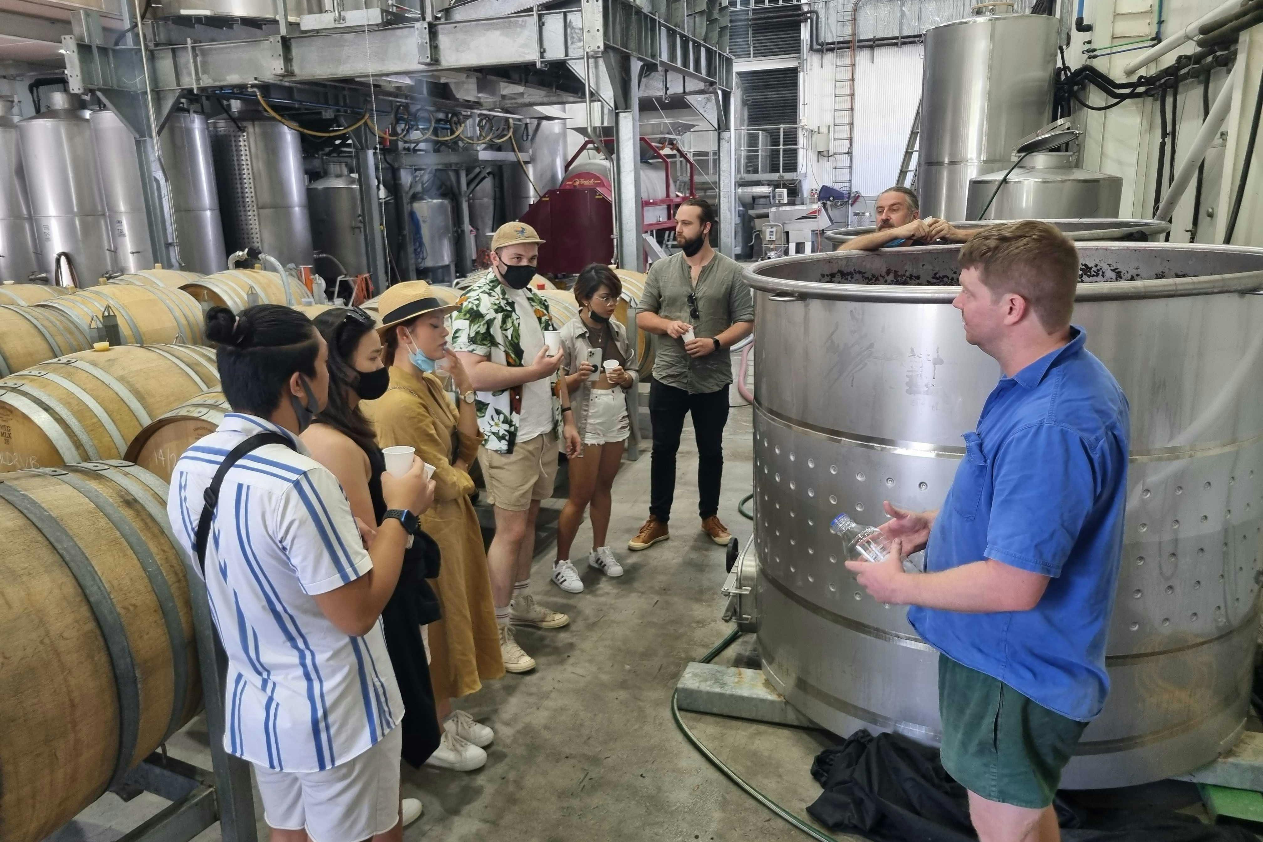 ΠΕΡΙΗΓΗΣΗ ΠΑΡΑΓΩΓΗΣ στα παρασκηνια