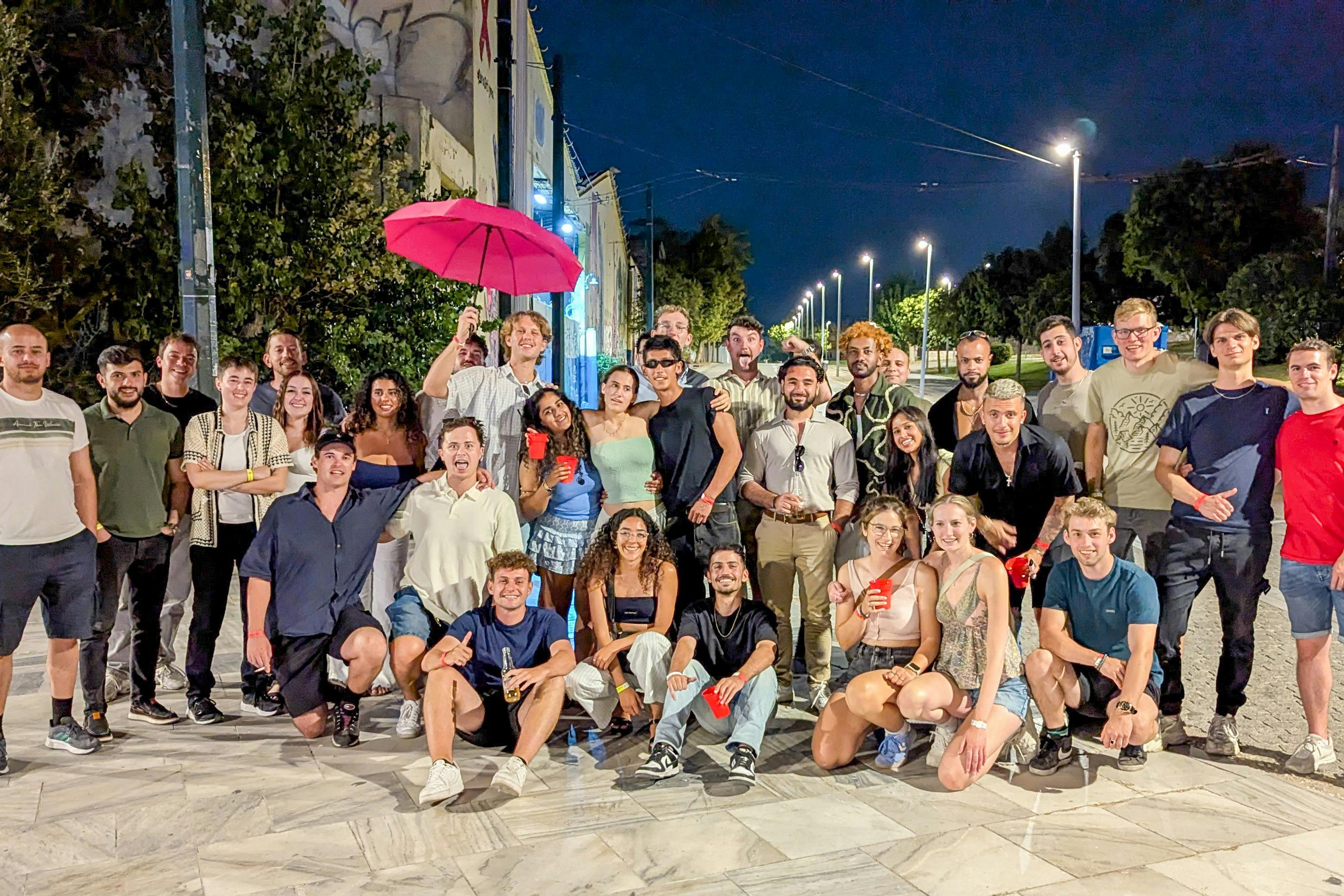 Atenas: Pub Crawl + Bebidas Ilimitadas + Entrada em Boate - Photo 4