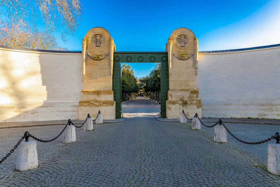 Famous people graves