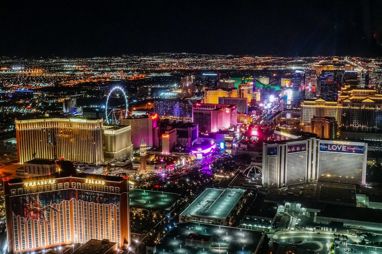 Vuelo nocturno en helicóptero sobre el Strip de Las Vegas - Alojamientos en Las Vegas (Nevada)
