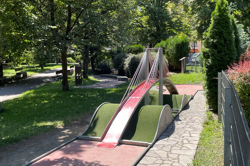 Mini-golf course