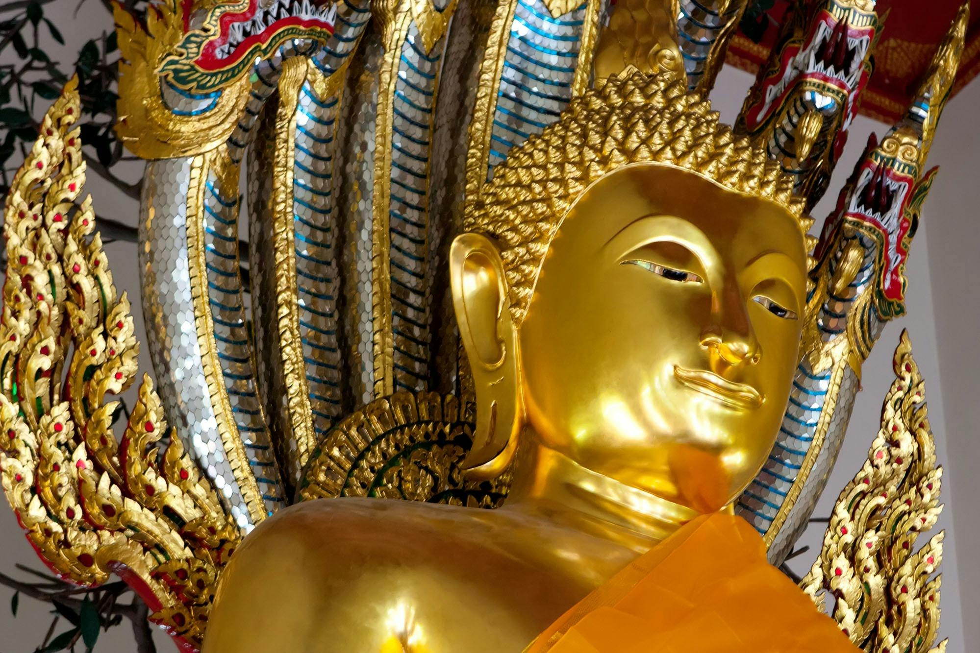 Golden statue within Wat Phra Chetuphom (Wat Pho)