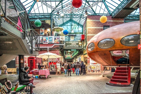 Parigi vintage e il mercato delle pulci di Ouen Prenota Online