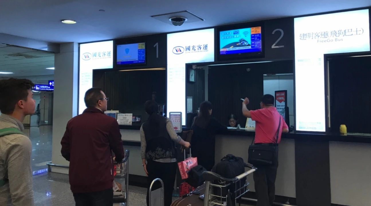 Taipei: Shared Round-Trip Bus Transfer from Taoyuan Airport to Taipei Station