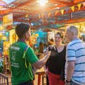 Immergiti nel trambusto dei mercati notturni di Siem Reap per esplorare attività locali ed esperienze senza tempo.