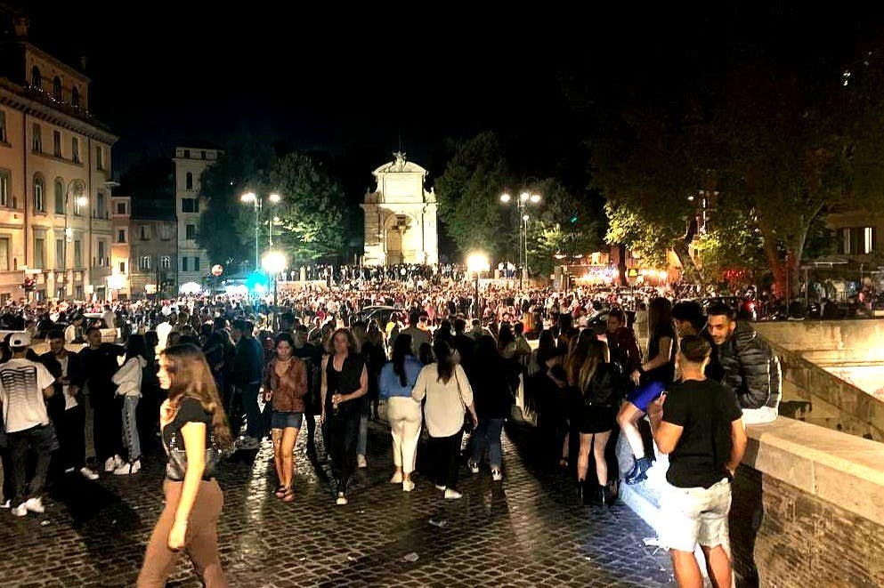Piazza Trilussa bij nacht - Rome nachtleven