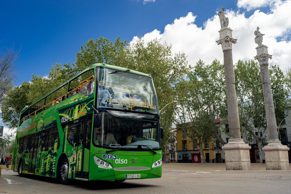 Tourist bus in the Alameda de Hércules