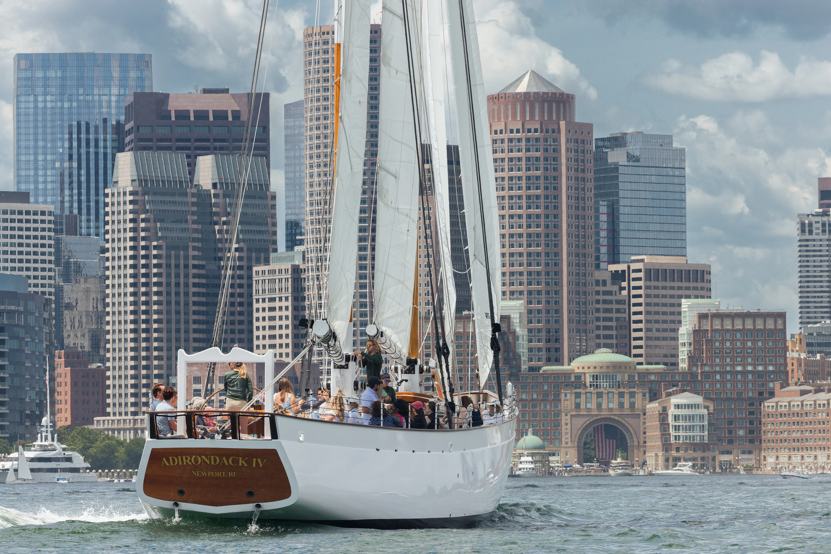 Boston: 90-Minute Daytime Sailing Cruise