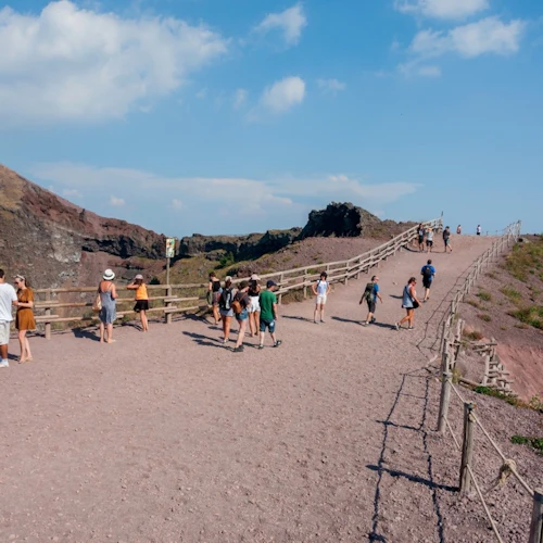Monte Vesúvio: Transporte exclusivamente através do Vesuvio Express - Photo 4