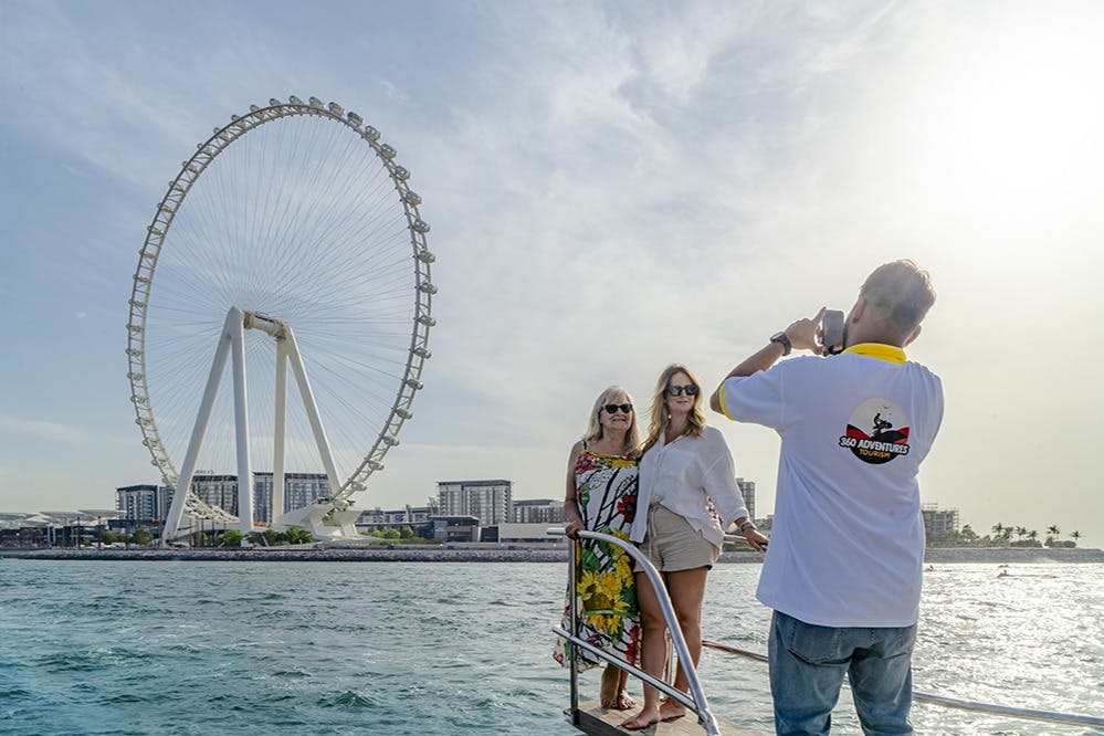 捕捉精彩瞬间：在迪拜之眼（ Ain Dubai ）停下来拍照