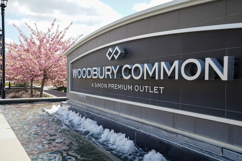 Woodbury Common Outlets Shopping Tour in New York, New York City