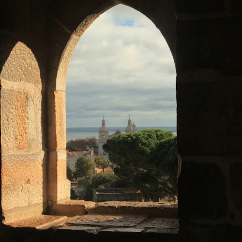 São Jorge Castle: Fast Track Ticket + Guided Tour - Photo 3