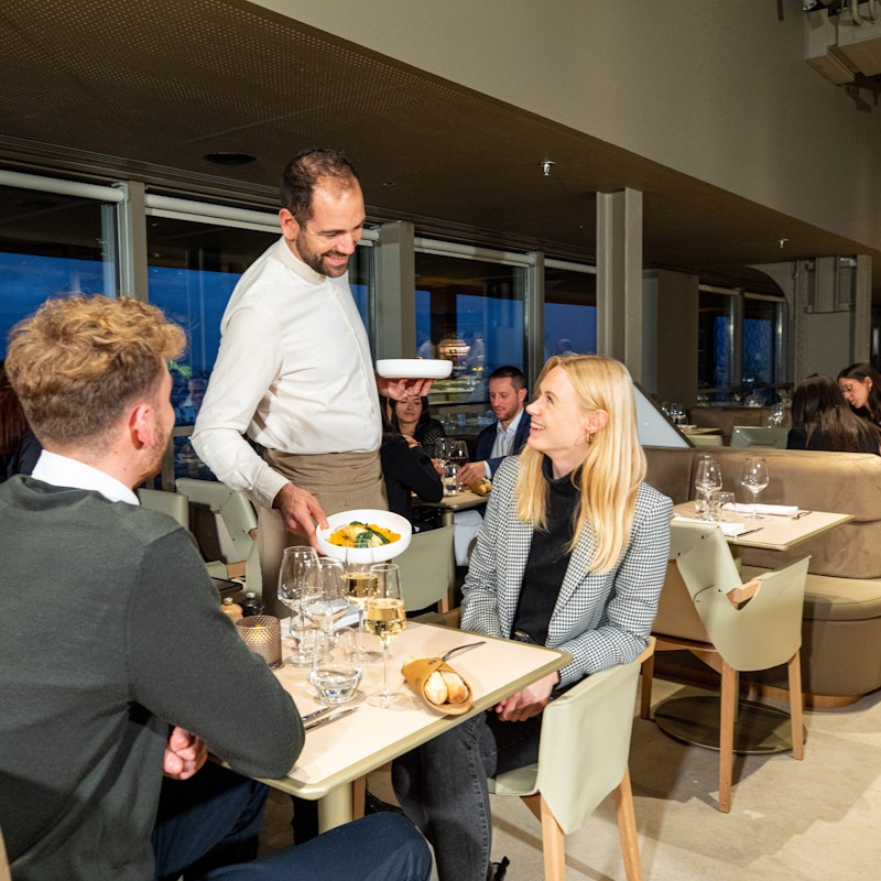 Eiffel Tower: 1st Floor + Dinner Tickets