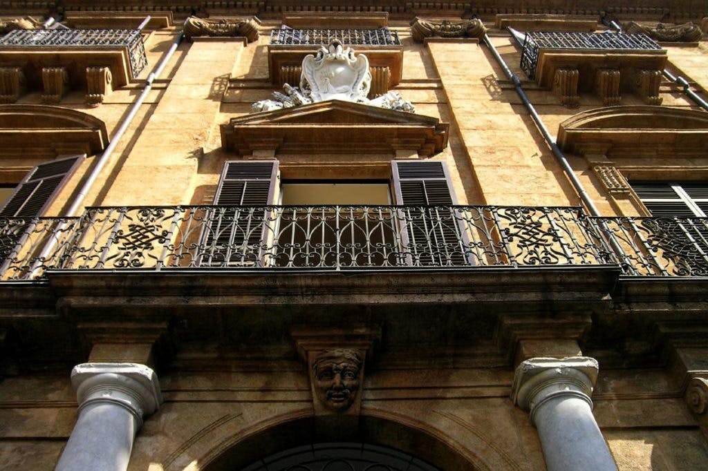 Πρόσοψη του Riso Palace