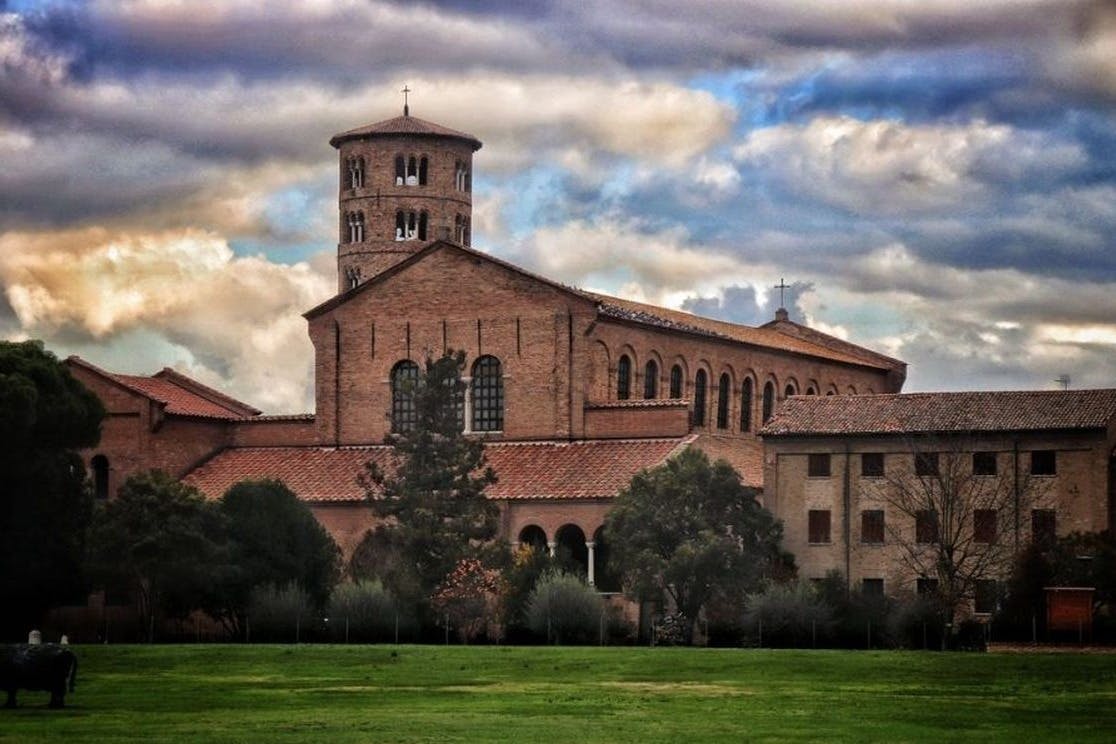 ФАСАД СОБОРА НА ЗАКАТЕ