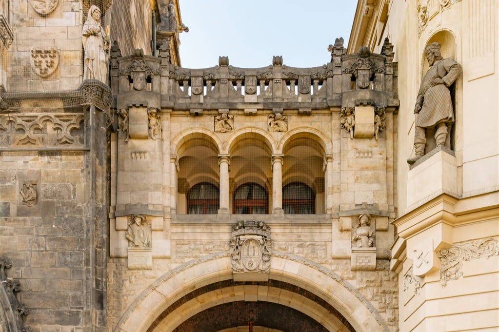 Пороховые ворота башни