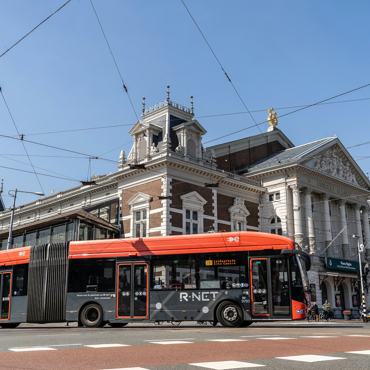 Roundtrip Bus from Schiphol Airport to Amsterdam City Center + Audio Guide App