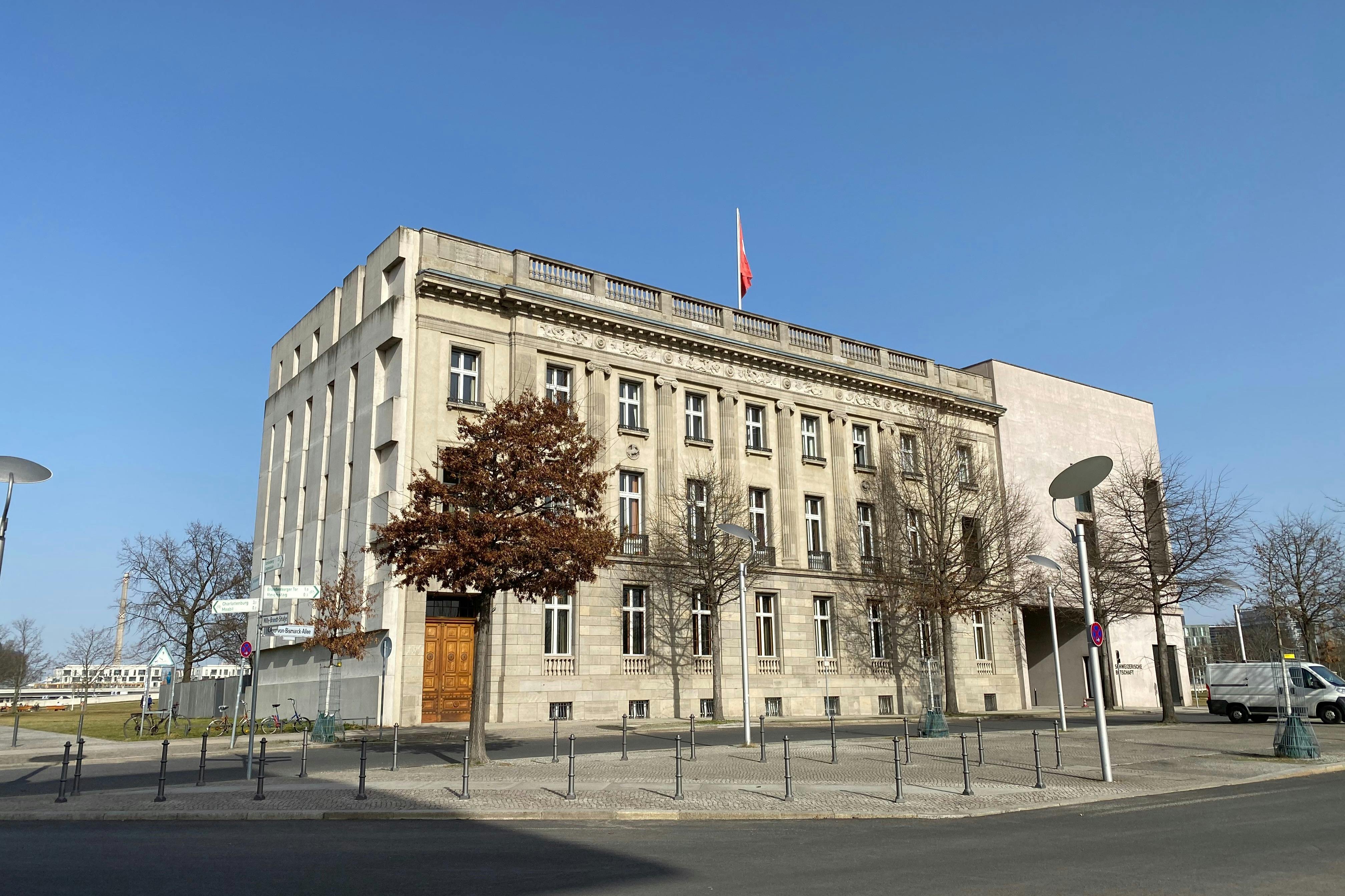 瑞士大使馆和德国国会大厦是唯一在这场战斗中幸存下来的建筑。