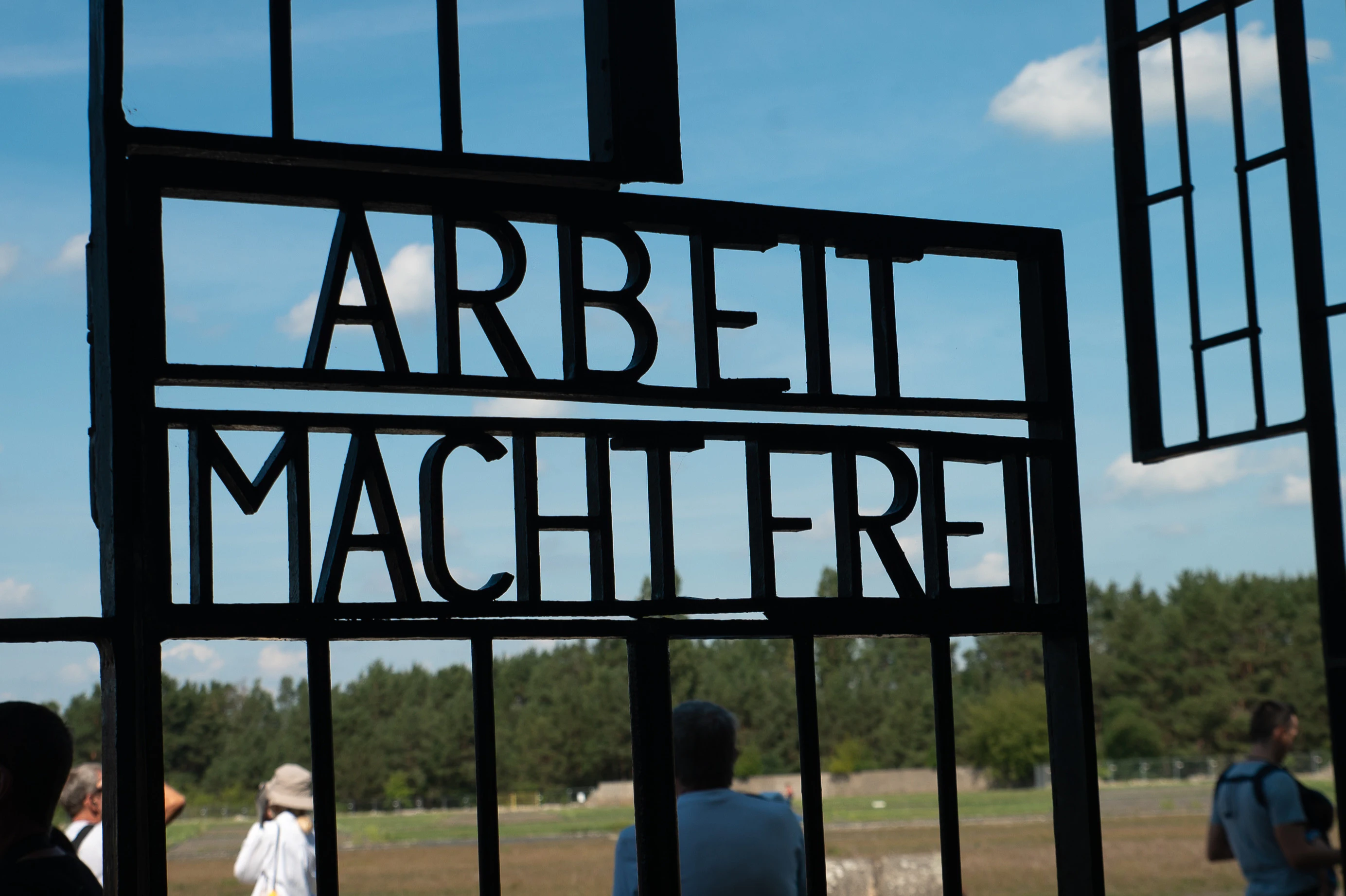 Sachsenhausen Concentration Camp Memorial: Guided Tour + Bus from Beriln