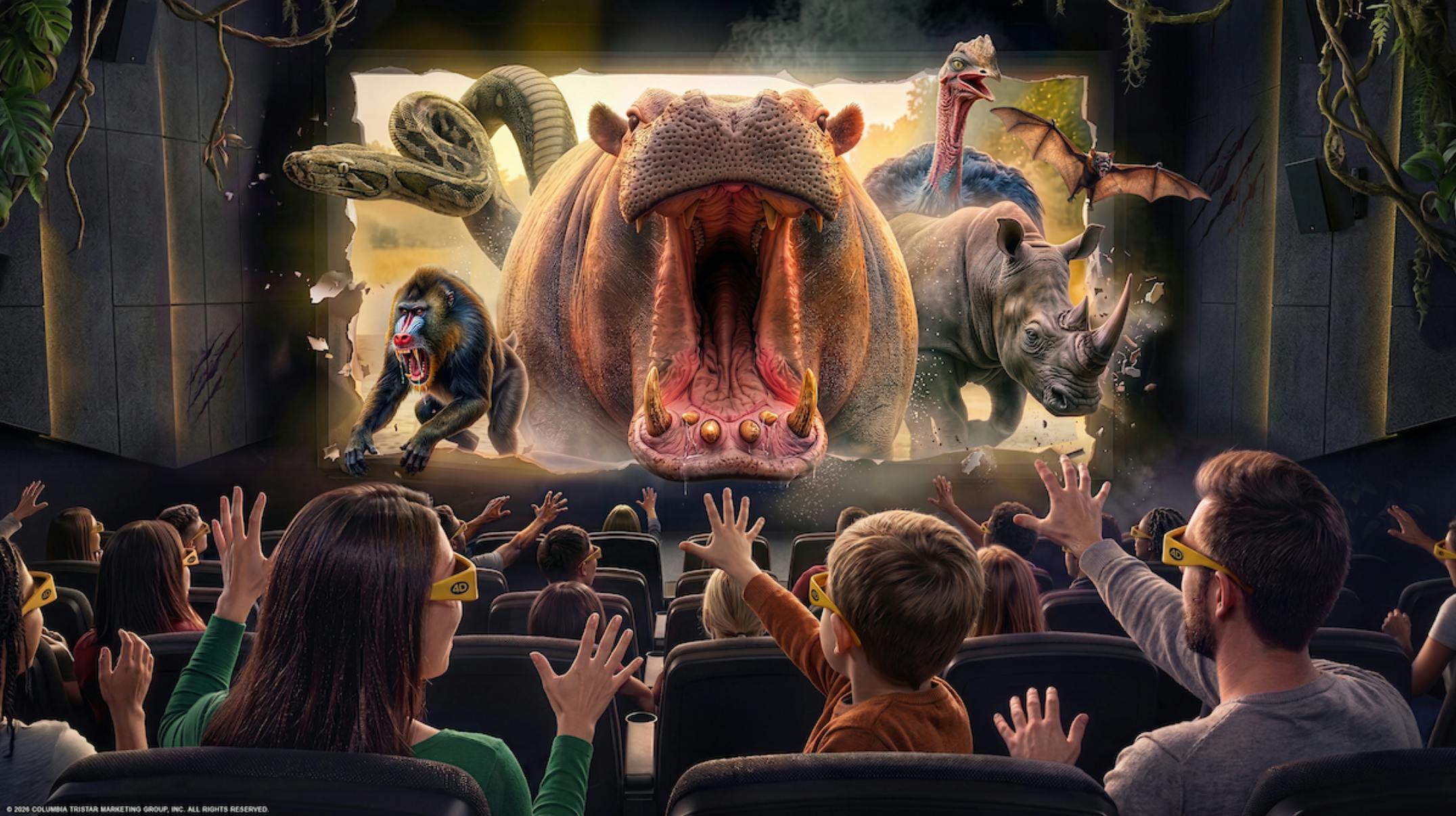 Pessoas sentadas numa sala de cinema 3D, a reagir a animais que parecem sair do ecrã, incluindo um hipopótamo e um rinoceronte.