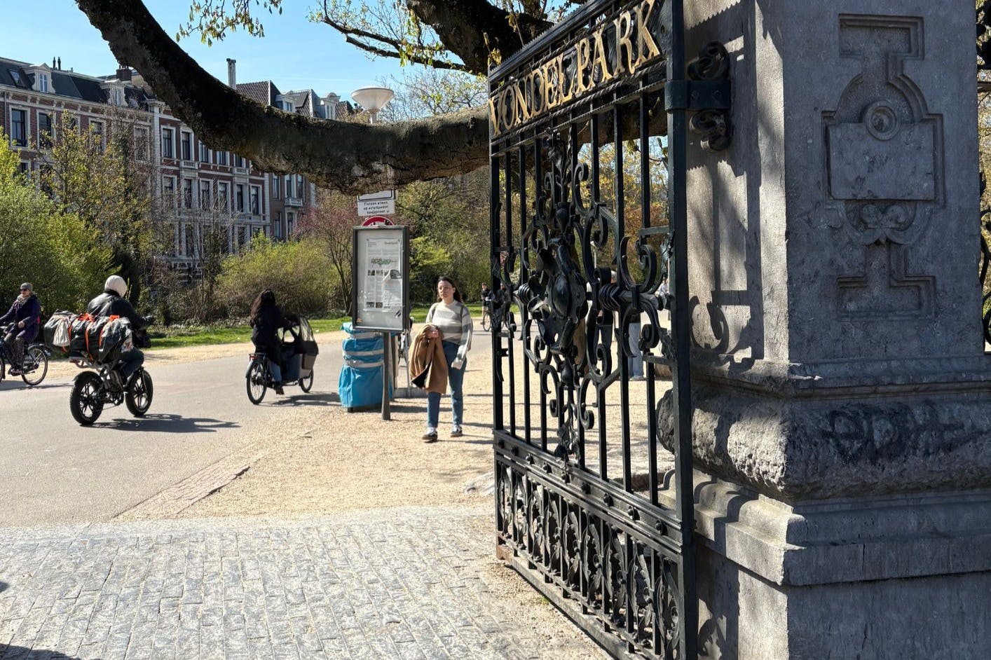 Stroll through the parks of Amsterdam, bite in hand