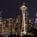 Lo Space Needle di Seattle di notte