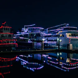 Vancouver: Festive Dinner Cruise + DJ 2