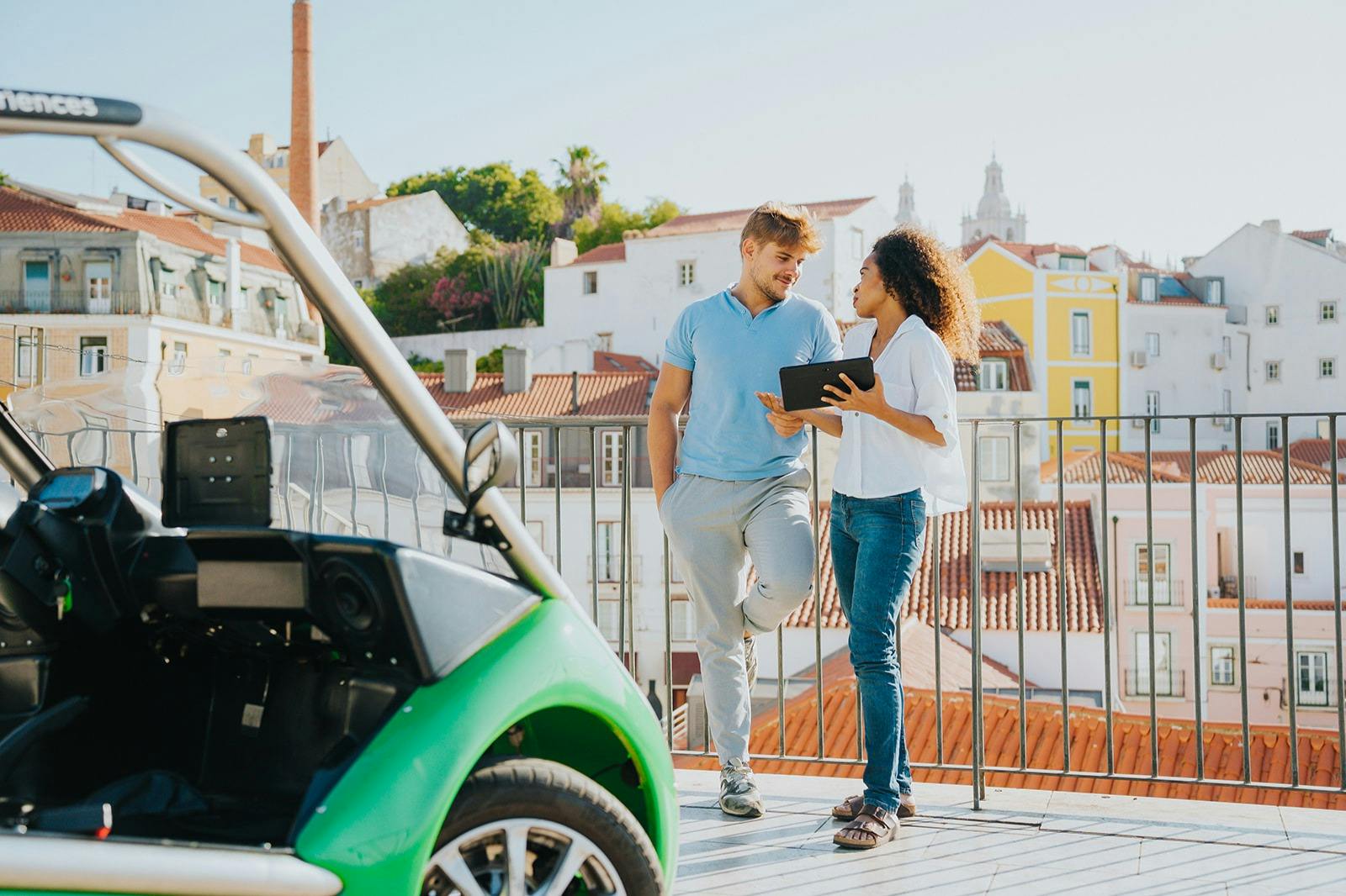 与游客一起探索里斯本的菠菜之旅。 在Portas do Sol Viewpoint享受休息。