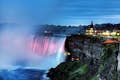 Upplysta Niagarafallen