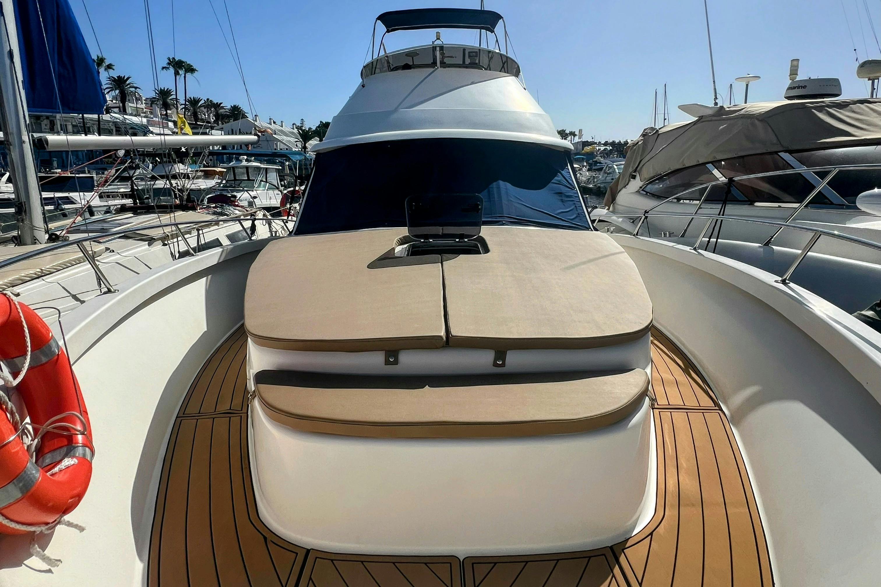 Front view of the sunbed