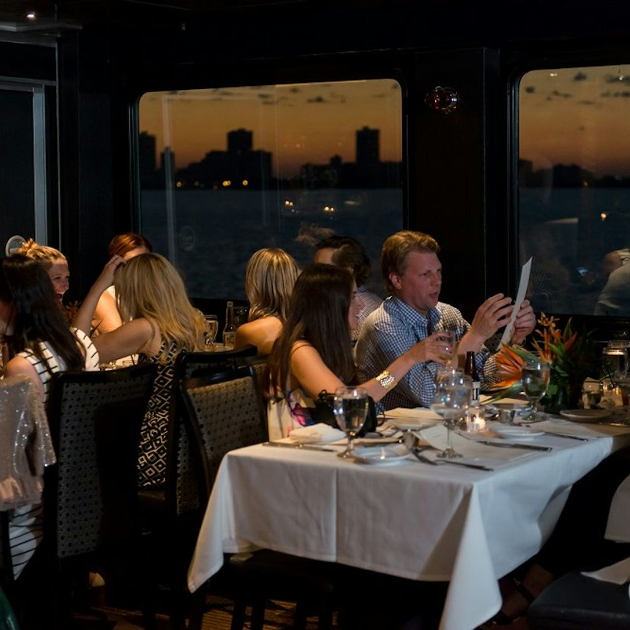 Chicago: Cena Crucero por el Lago Michigan - Alojamientos en Chicago
