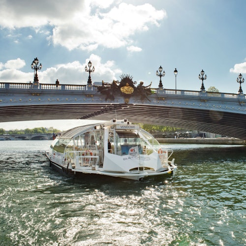 Batobus Paris: Riverboat Shuttle Service